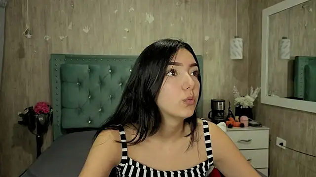 Snapshot of Marcelaa_fox chatting on May 28, 8:39 pm Marcelaa fox online show from May 28, 8:39 pm