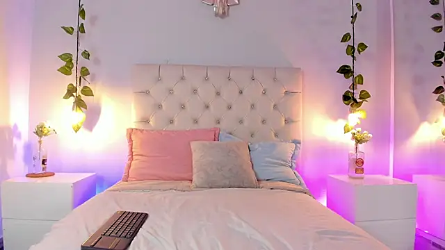 Snapshot of Isabella_Flowers chatting on January 15, 8:37 pm Isabella Flowers online show from January 15, 8:37 pm