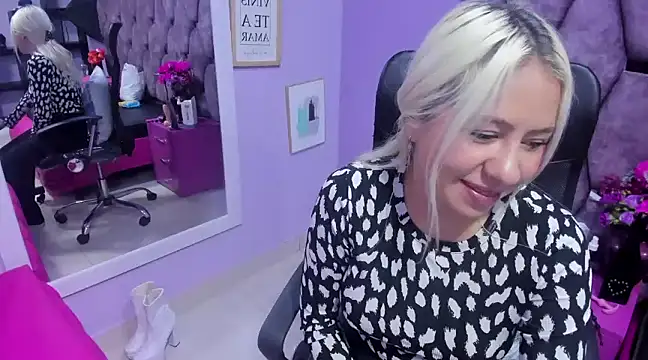 Snapshot of ConstansBlonde chatting on December 5, 1:06 pm ConstansBlonde online show from December 5, 1:06 pm
