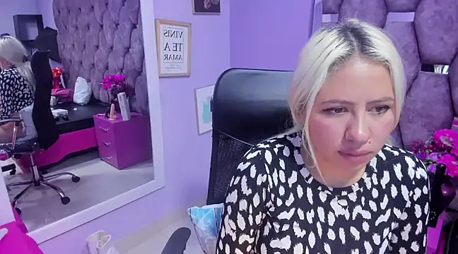 Snapshot of ConstansBlonde chatting on December 5, 4:12 pm ConstansBlonde online show from December 5, 4:12 pm