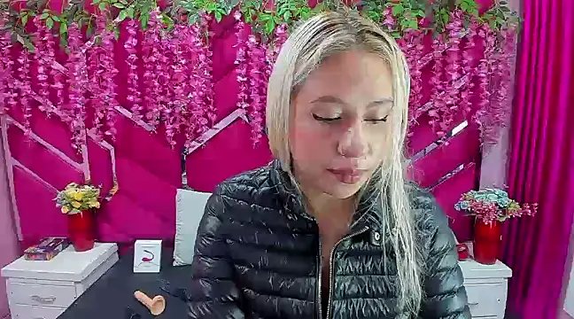 Snapshot of ConstansBlonde chatting on January 7, 1:24 pm ConstansBlonde online show from January 7, 1:24 pm
