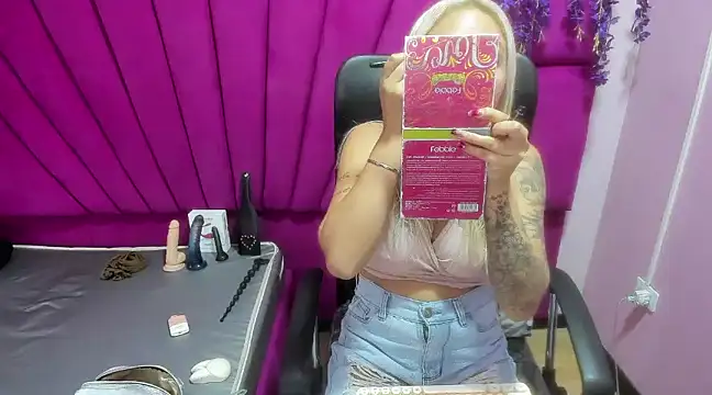 Snapshot of ConstansBlonde chatting on March 14, 1:57 pm ConstansBlonde online show from March 14, 1:57 pm