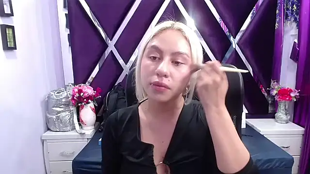 Snapshot of ConstansBlonde chatting on March 18, 1:53 pm ConstansBlonde online show from March 18, 1:53 pm
