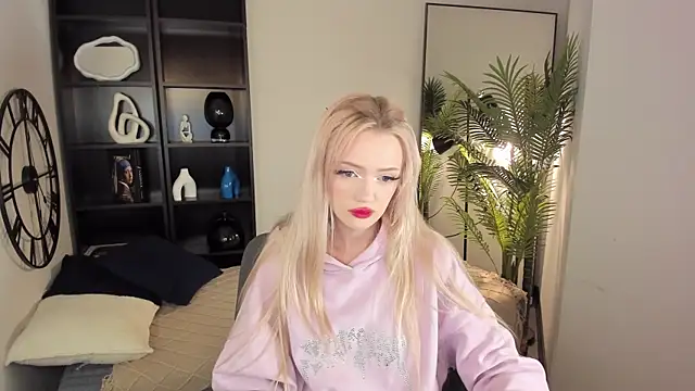 Snapshot of EmilyAir chatting on October 12, 9:58 pm EmilyAir online show from October 12, 9:58 pm