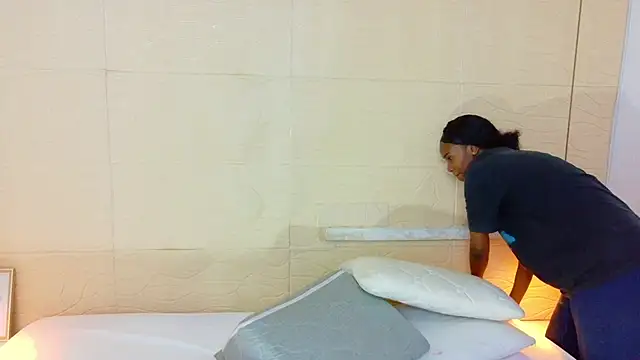 Snapshot of Chocolatte_bar chatting on December 3, 2:04 pm Chocolatte bar online show from December 3, 2:04 pm