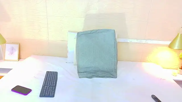 Chocolatte bar online show from January 10, 2:08 pm