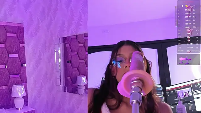 LunaAridi online show from December 17, 1:39 pm