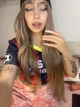 Snapshot of lunaapppp chatting on April 8, 3:39 am lunaapppp online show from April 8, 3:39 am