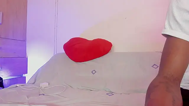 Snapshot of LoveBirds__1 chatting on November 2, 10:56 pm LoveBirds 1 online show from November 2, 10:56 pm