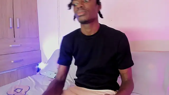 Snapshot of LoveBirds__1 chatting on November 13, 10:41 pm LoveBirds 1 online show from November 13, 10:41 pm