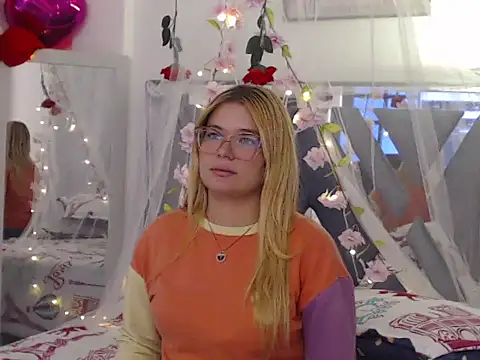 Snapshot of Steisyromero7 chatting on November 18, 3:05 pm Steisyromero7 online show from November 18, 3:05 pm