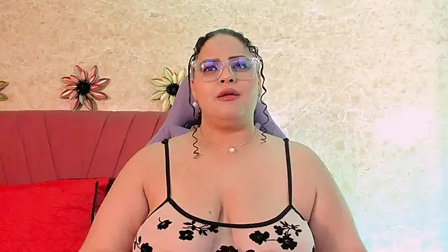 juli 2tyes online show from October 13, 3:50 am