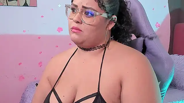 Snapshot of juli_2tyes chatting on July 7, 7:23 am juli 2tyes online show from July 7, 7:23 am