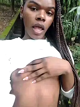 CamiEstrada online show from January 3, 8:43 pm