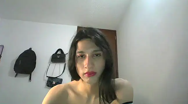 Snapshot of Safiro_Queen chatting on December 14, 2:12 am Safiro Queen online show from December 14, 2:12 am