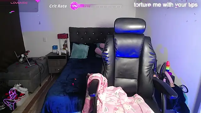 Snapshot of girl_naugthy chatting on December 1, 1:21 am girl naugthy online show from December 1, 1:21 am