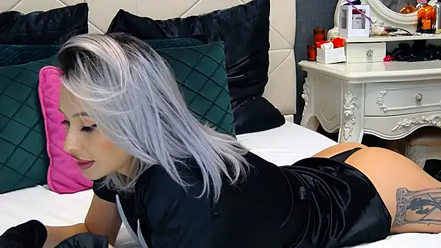 IssaSmith online show from January 16, 2:41 pm