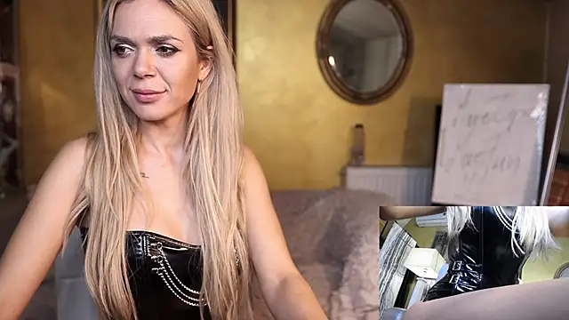 Snapshot of aderaema chatting on December 10, 6:11 am aderaema online show from December 10, 6:11 am