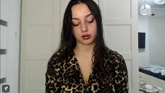 courtneyPerfect online show from December 4, 2:59 pm