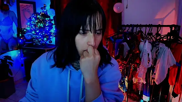 TinnaDawsom online show from December 17, 1:55 am