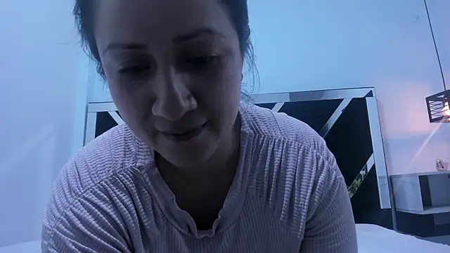 Snapshot of Ambber_moon chatting on February 6, 3:59 am Ambber moon online show from February 6, 3:59 am
