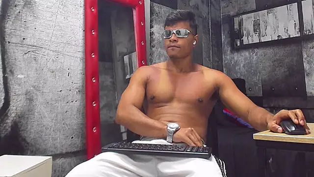 Derek Lustfordx online show from February 24, 11:10 am