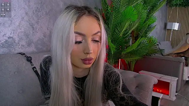 Snapshot of BambiAndAyline chatting on November 29, 5:32 am BambiAndAyline online show from November 29, 5:32 am