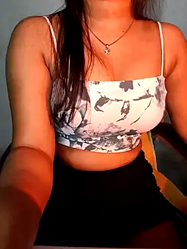 QueenOfHeart 07 online show from March 15, 3:18 am