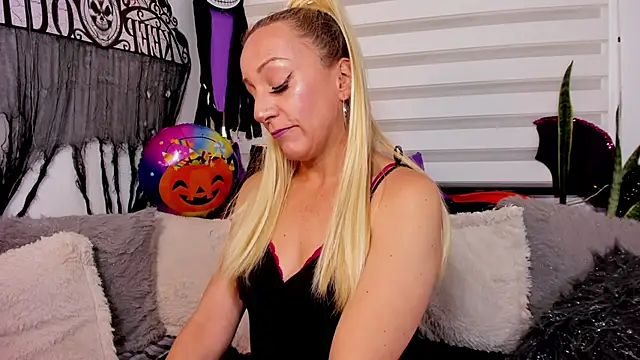 Snapshot of Sammykatt chatting on October 29, 3:58 pm Sammykatt online show from October 29, 3:58 pm