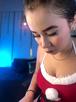 LylaLee111 online show from December 4, 12:58 pm