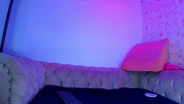 kira mz online show from September 23, 11:57 am