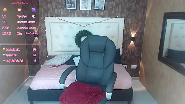 samantha  karolstone online show from December 30, 9:50 pm