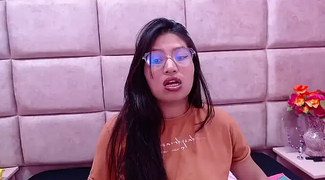 Miaa Smiith  online show from January 5, 6:24 am