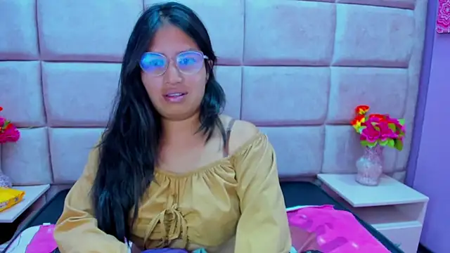 Miaa Smiith  online show from March 23, 3:10 am