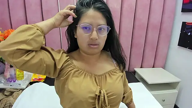 Miaa Smiith  online show from October 12, 3:05 am