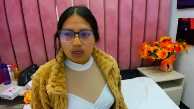 Miaa Smiith  online show from November 15, 3:37 am