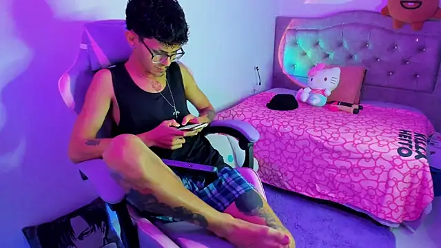 Snapshot of Ocsanis69 chatting on April 9, 4:01 am Ocsanis69 online show from April 9, 4:01 am