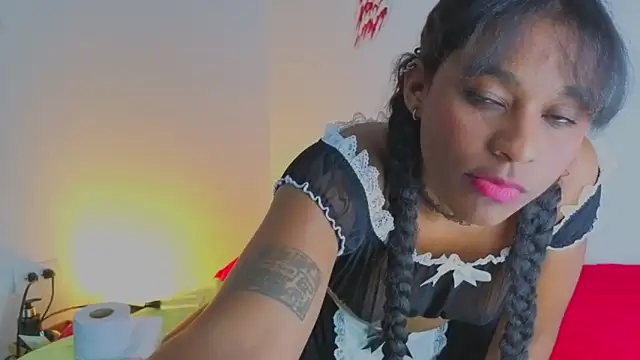 Snapshot of ChannelCox1 chatting on November 5, 7:41 am ChannelCox1 online show from November 5, 7:41 am