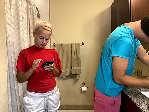 Snapshot of girlfriendmissy chatting on October 5, 5:22 pm girlfriendmissy online show from October 5, 5:22 pm