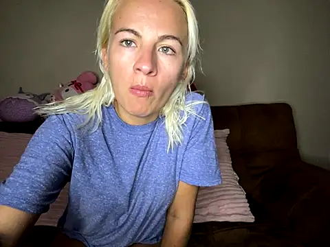 Snapshot of girlfriendmissy chatting on October 11, 11:14 pm girlfriendmissy online show from October 11, 11:14 pm