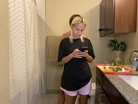 Snapshot of girlfriendmissy chatting on November 2, 7:49 pm girlfriendmissy online show from November 2, 7:49 pm