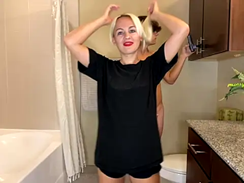 Snapshot of girlfriendmissy chatting on December 13, 11:54 pm girlfriendmissy online show from December 13, 11:54 pm