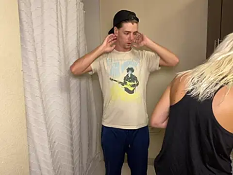 Snapshot of girlfriendmissy chatting on February 14, 12:51 am girlfriendmissy online show from February 14, 12:51 am