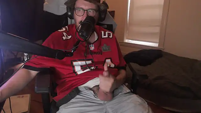 Snapshot of chicostick413 chatting on September 27, 7:30 pm chicostick413 online show from September 27, 7:30 pm