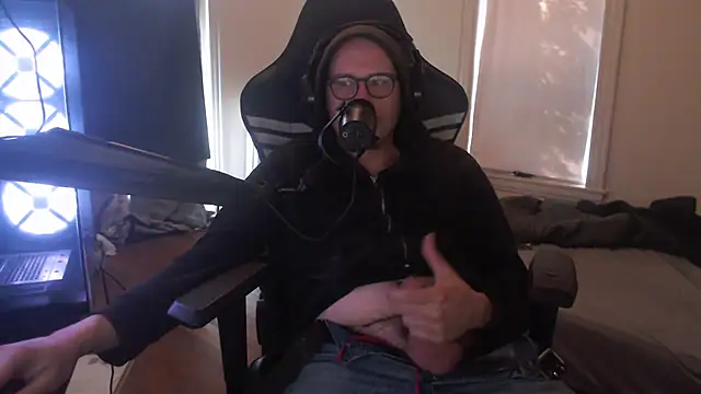 Snapshot of chicostick413 chatting on October 27, 5:28 pm chicostick413 online show from October 27, 5:28 pm