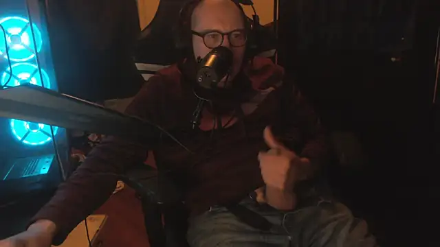 Snapshot of chicostick413 chatting on November 17, 12:27 am chicostick413 online show from November 17, 12:27 am