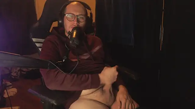 Snapshot of chicostick413 chatting on November 24, 3:17 am chicostick413 online show from November 24, 3:17 am