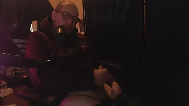 Snapshot of chicostick413 chatting on November 26, 7:04 pm chicostick413 online show from November 26, 7:04 pm