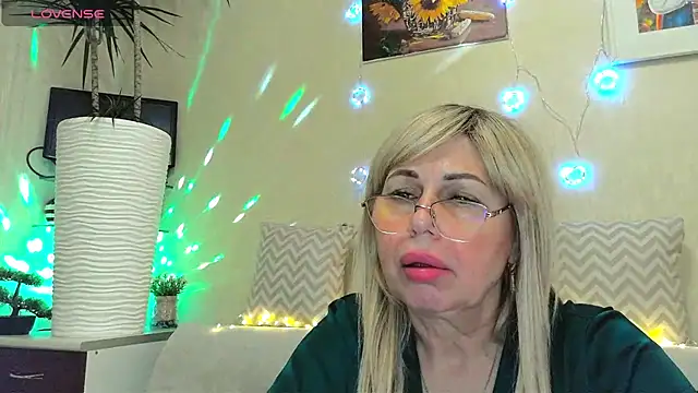 SusieNoreen online show from January 25, 1:52 pm