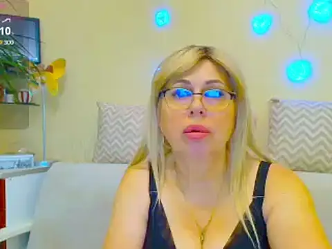 SusieNoreen online show from February 19, 4:12 am